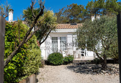 Seaside property with pool 1