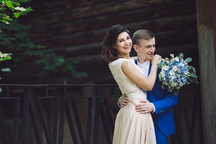 Fotógrafo de casamento Oleg Shishkunov (shishkunov). Foto de 7 de fevereiro 2017