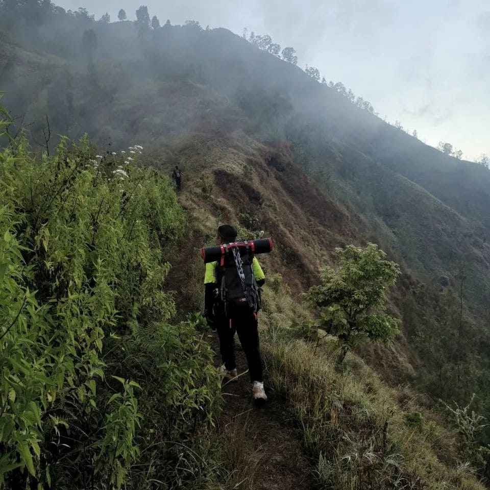 Jalur Pendakian Bukit Trunyan