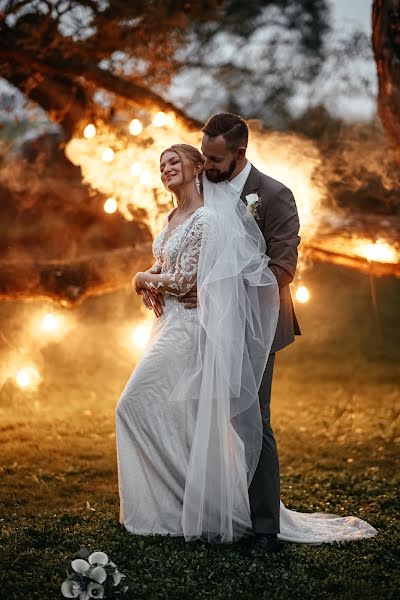 Fotógrafo de casamento Oksana Bebrisha (luarlv). Foto de 26 de outubro 2023