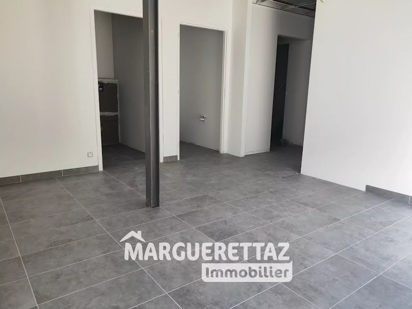 Location  locaux professionnels  90 m² à Saint-Jeoire (74490), 1 350 €