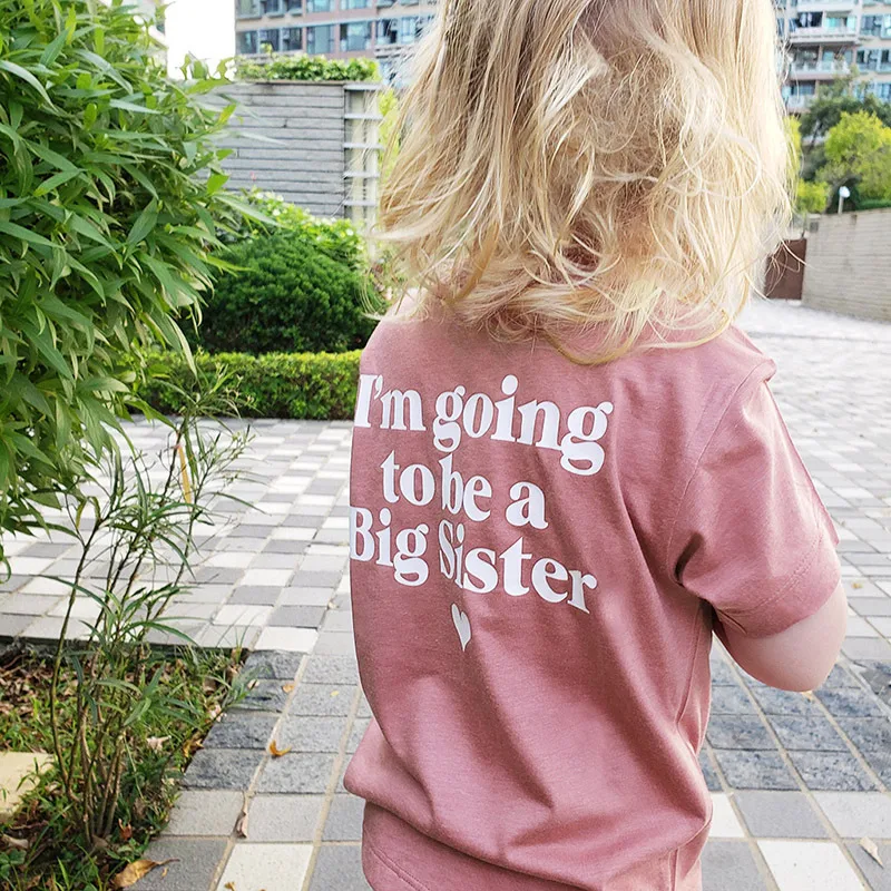 Camiseta Casual Feminina com Estampa de Letras e Coração Mangas Curtas Conforto e Estilo para o Dia a Dia Perfeita para Meninas