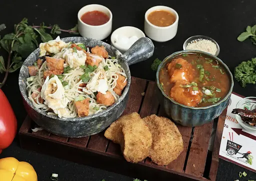 Chicken Manchurian + Chicken Hakka Noodles + Spring Roll / Momos