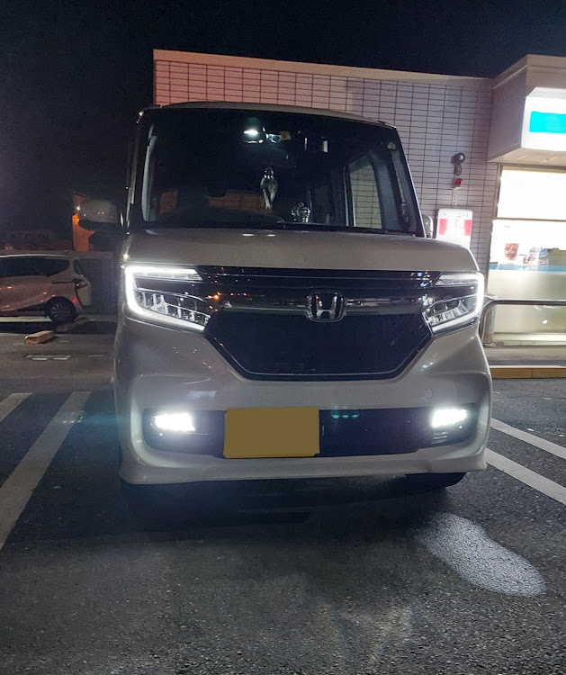 Nボックスカスタムのいつも沢山のイイネありがとございます・LAWSON駐車場・ホットコーヒー・深夜ドライブ・久しぶりのコンビニ撮影に関するカスタム事例の投稿画像1枚目