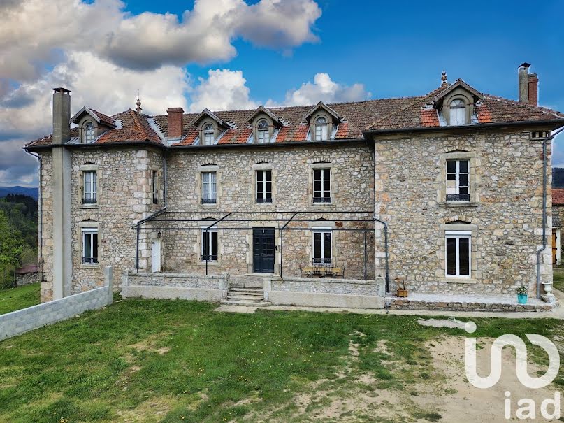 Vente propriété 15 pièces 750 m² à Lamastre (07270), 420 000 €