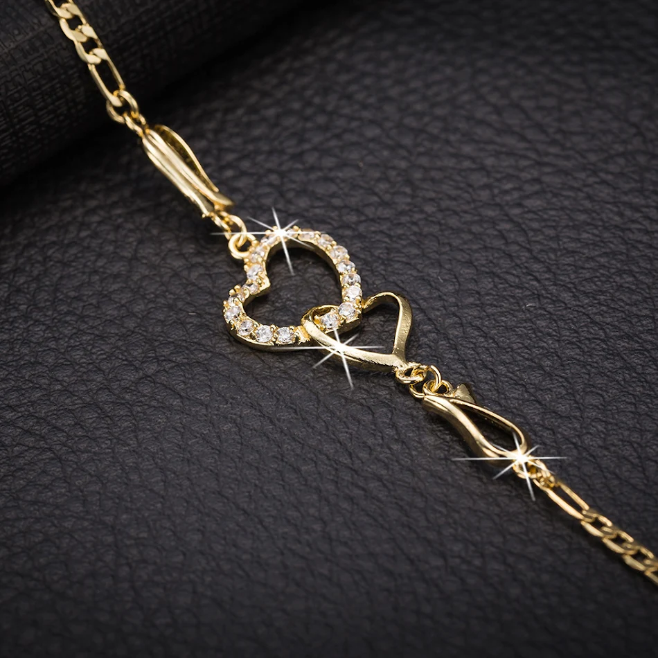 Bracelet en zircone en forme de cœur creux, un bijou élégant. Offrez ce cadeau idéal pour exprimer votre amour. Brillez de mille feux.