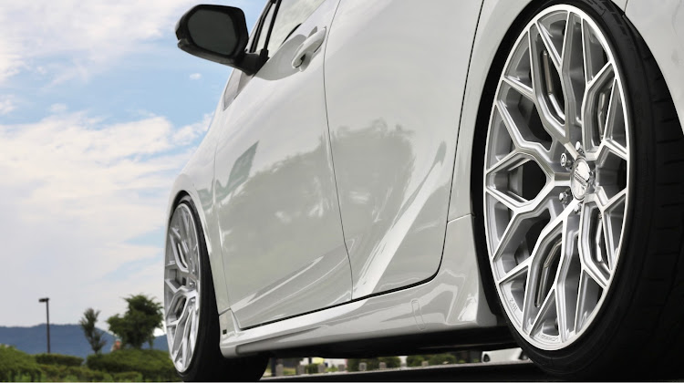 プリウスのみんなでつくろうホイール図鑑・vossen・プリウス乗りと繋がりたい・奥伊吹で会いましょうに関するカスタム事例の投稿画像1枚目