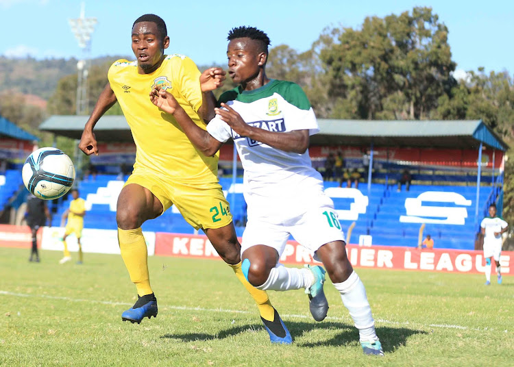 Daniel Sakari (L) OF Kariobangi Sharks FC contests for the balls with David Owino of Mathare United