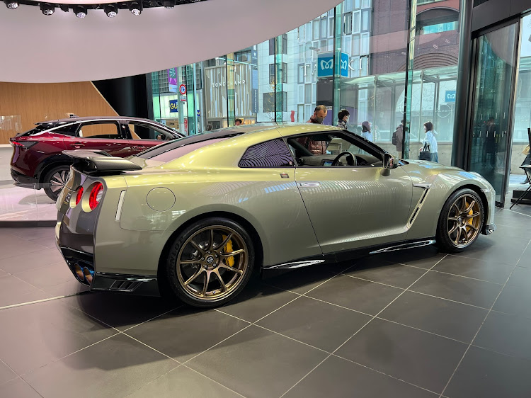 スカイラインの400R・日産クロッシング・いとうかずえさん Y31 シーマ・A PIT オートバックス東雲に関するカスタム事例の投稿画像10枚目