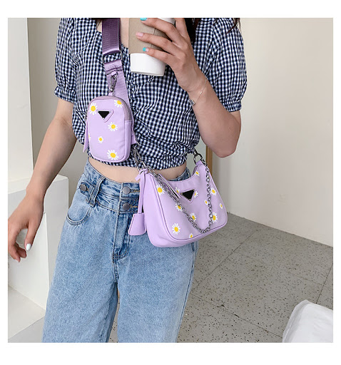 Title 4, Daisy underarm bag, stylish and compact. Perfec...