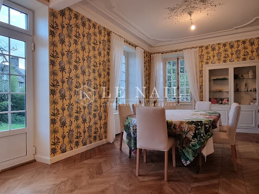 Dining room with patterned wallpaper - Luxury house for sale in Flers, 9 rooms, 4 bedrooms