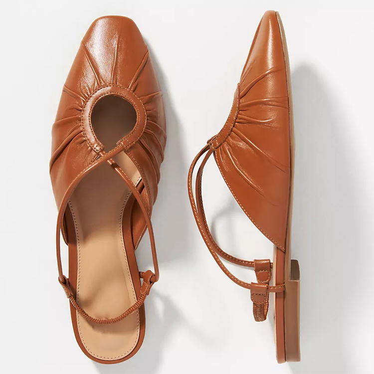 Sandalias de mujer vintage con punta cuadrada, plisadas y con tiras cruzadas para un estilo elegante y cómodo.