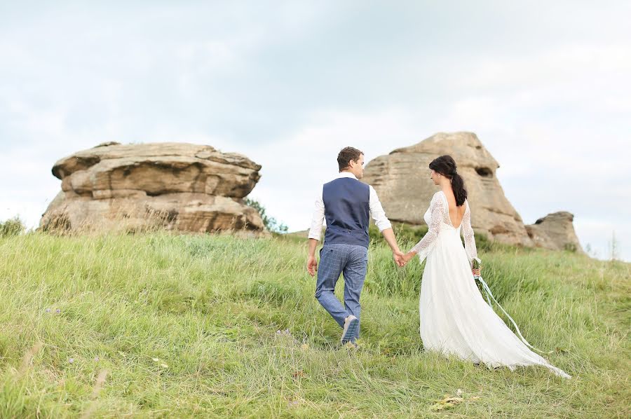 Fotógrafo de casamento Anna Stenina (annastenina86). Foto de 13 de agosto 2017