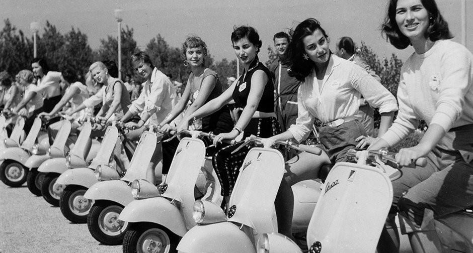 D:\Documenti\posts\posts\Women and motorsport\foto\1955\ladies in vespas.jpg