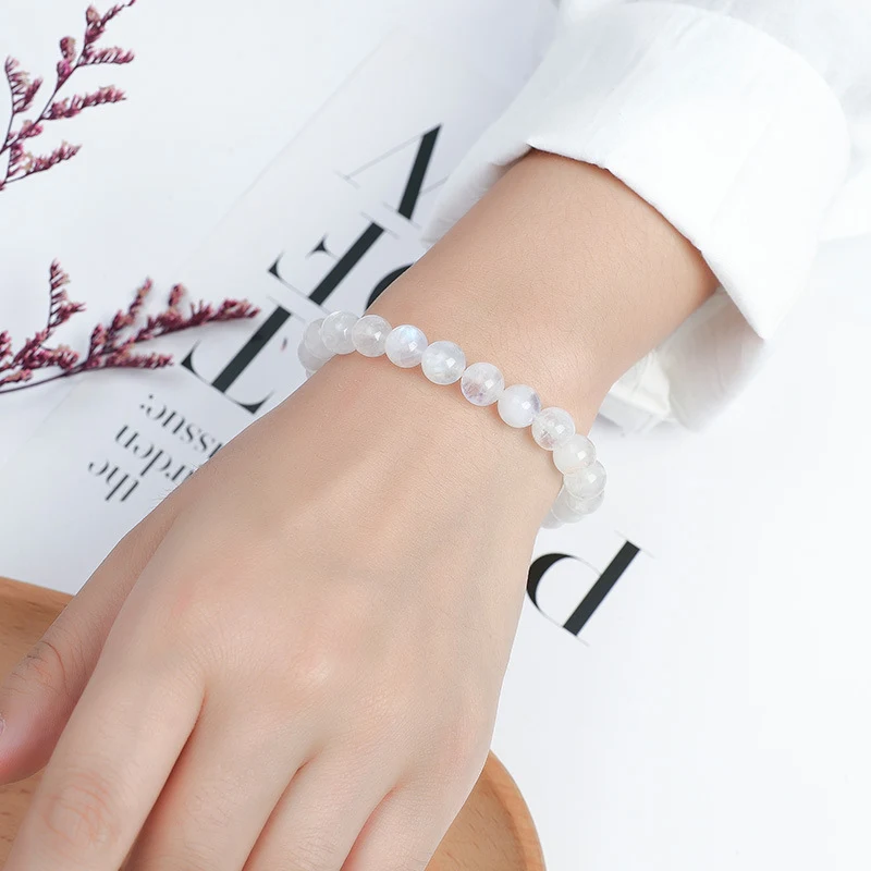 Colar feminino de contas redondas simples, moda fashion. Acessório elegante e versátil, ideal para diversas ocasiões, adicionando charme e sofisticação ao visual.
