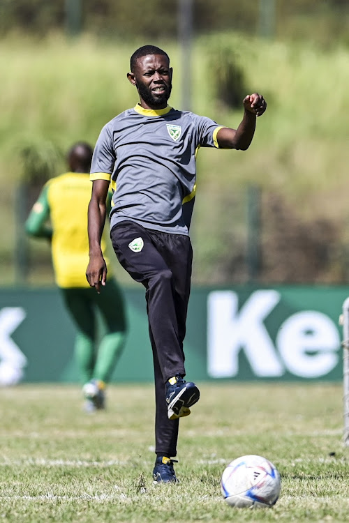 Vusumuzi Vilakazi resigns from Golden Arrows coaching position.