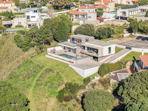 Maison contemporaine avec piscine en bord de mer 1