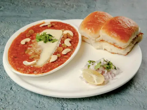 Paneer Bhaji Pav (Cooked In Amul Butter)