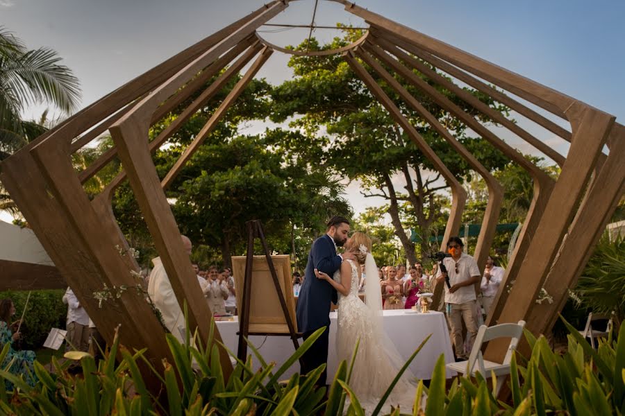 Fotografo di matrimoni Daniel Loeza (danielphoto). Foto del 25 aprile 2023