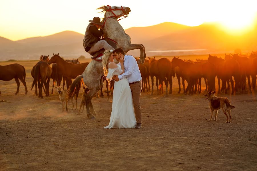 Wedding photographer Serhat Ilhanbey (1972). Photo of 13 September 2021