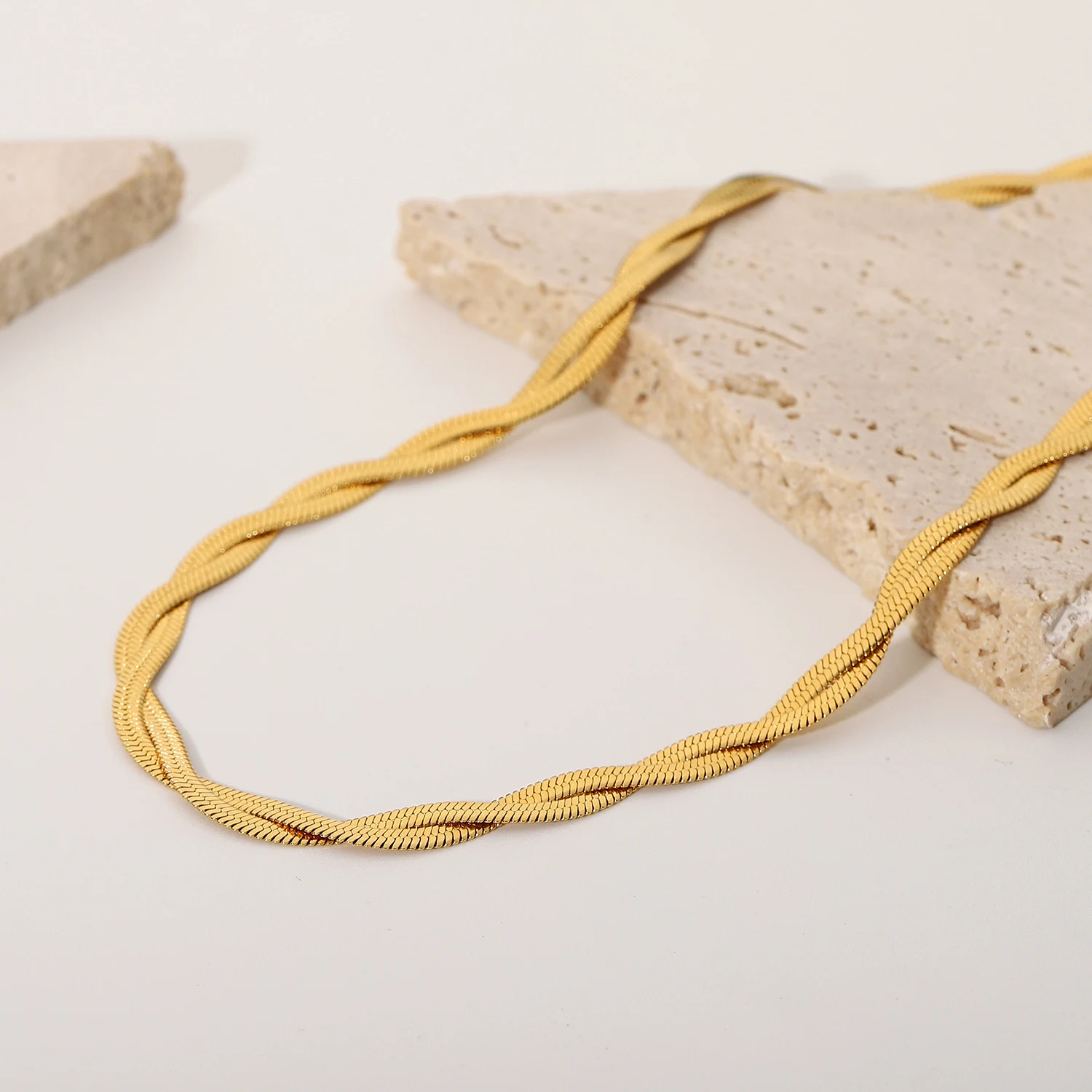 Title 6, Collier chaîne torsadée Lysa Un bijou élégant e...