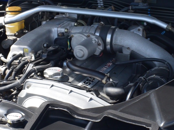 スカイラインのSHAFTAutoService・アルティア・カーボンボンネット・雨避けに関するカスタム事例の投稿画像2枚目