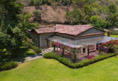 Farmhouse with garden and pool 12