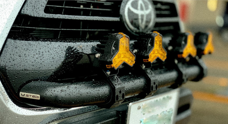 ハイラックスのオキサイドブロンズメタリック・まだまだ寒い・愛車の半顔が見たいに関するカスタム事例の投稿画像1枚目