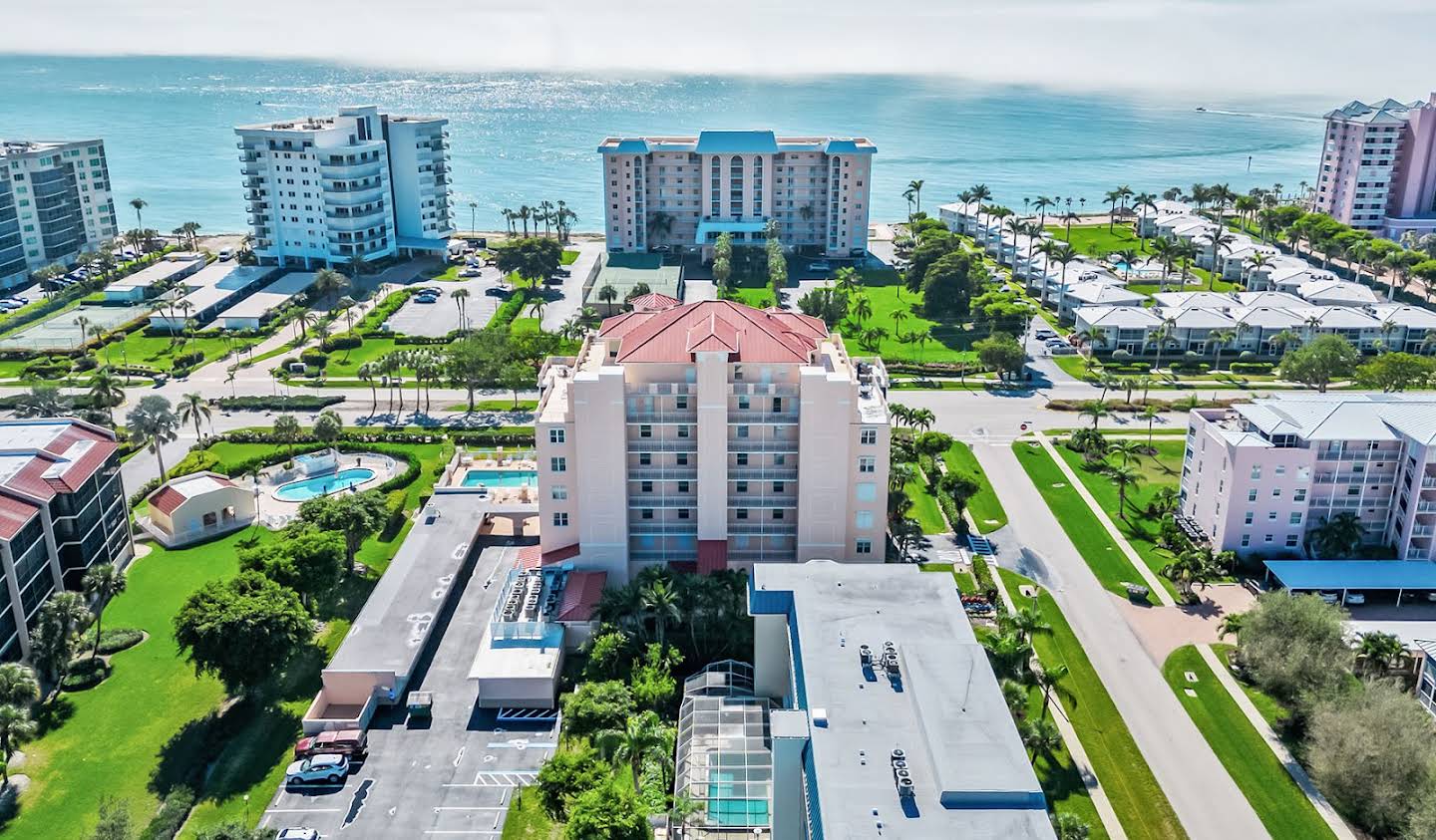 Apartment with pool Marco Island