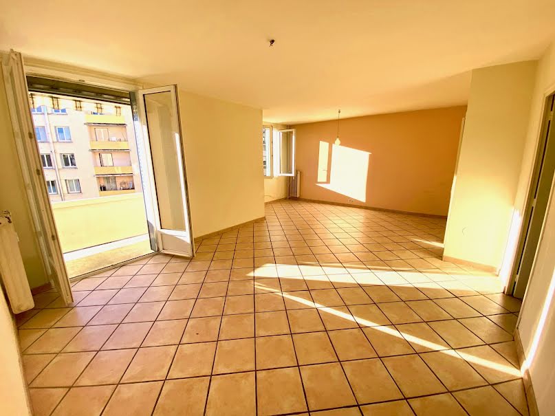 Vente appartement 4 pièces 66 m² à Aubenas (07200), 86 000 €