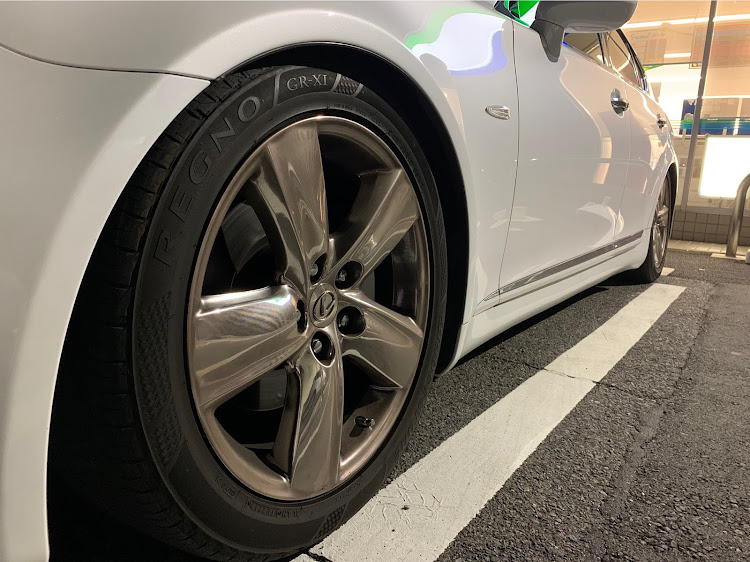 LSのレクサス・LS460・エアサス・サスコンに関するカスタム事例の投稿画像2枚目
