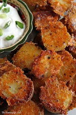 crispy Parmesan Baby Potatoes was pinched from <a href="http://www.yummly.co/recipe/Parmesan-Garlic-Roasted-Baby-Potatoes-1619267" target="_blank">www.yummly.co.</a>