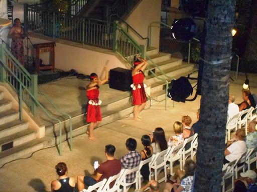 DSCN0049.JPG - Free hula shows at the posh Shops at Wailea