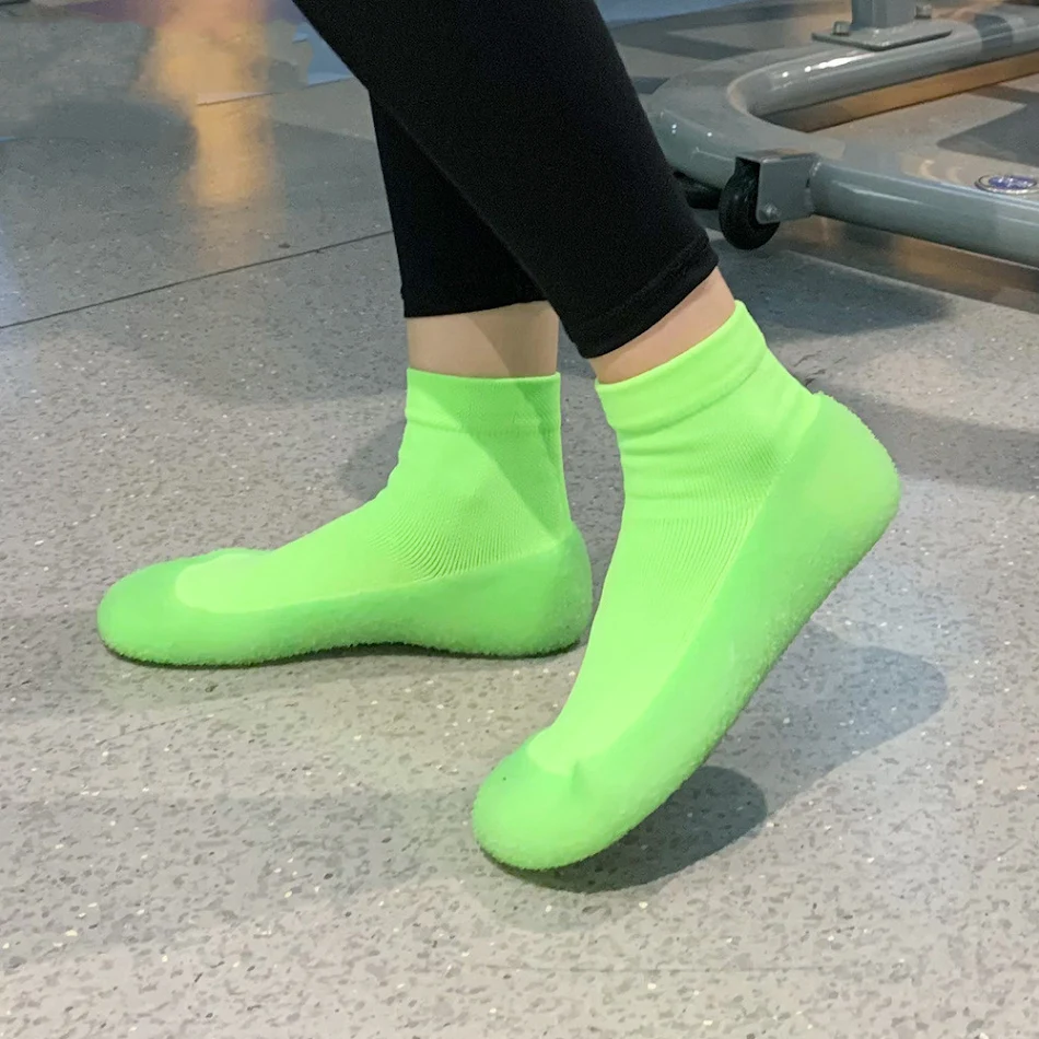 Zapatillas multifuncionales resistentes al desgaste antideslizantes ideales para correr yoga fitness playa brindan comodidad y agarre en cualquier actividad.