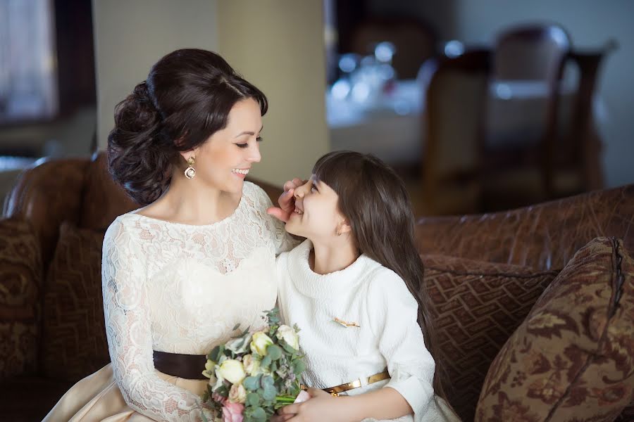 Fotógrafo de casamento Lena Astafeva (tigrdi). Foto de 26 de março 2016