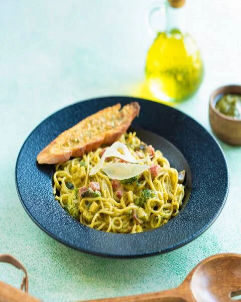 Spaghetti In Pesto Cream With Vegetables