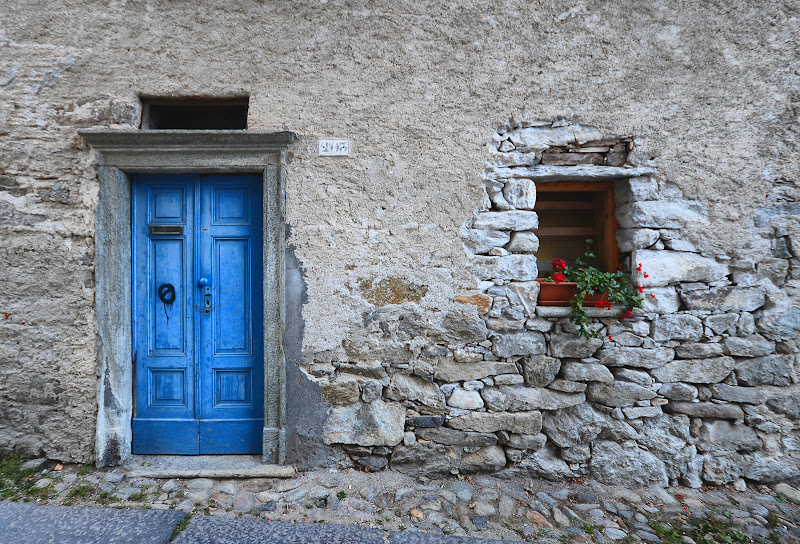 la porta blu di piedicavallo di nicoletta lindor