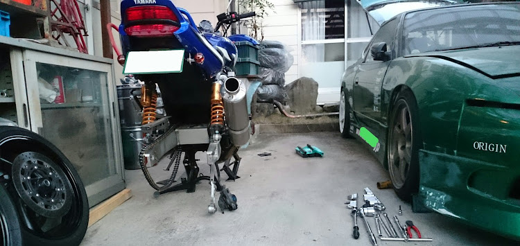 チェンさんが投稿したタイヤ交換・DIY・XJR1300・バイクに関するカスタム事例の投稿画像1枚目