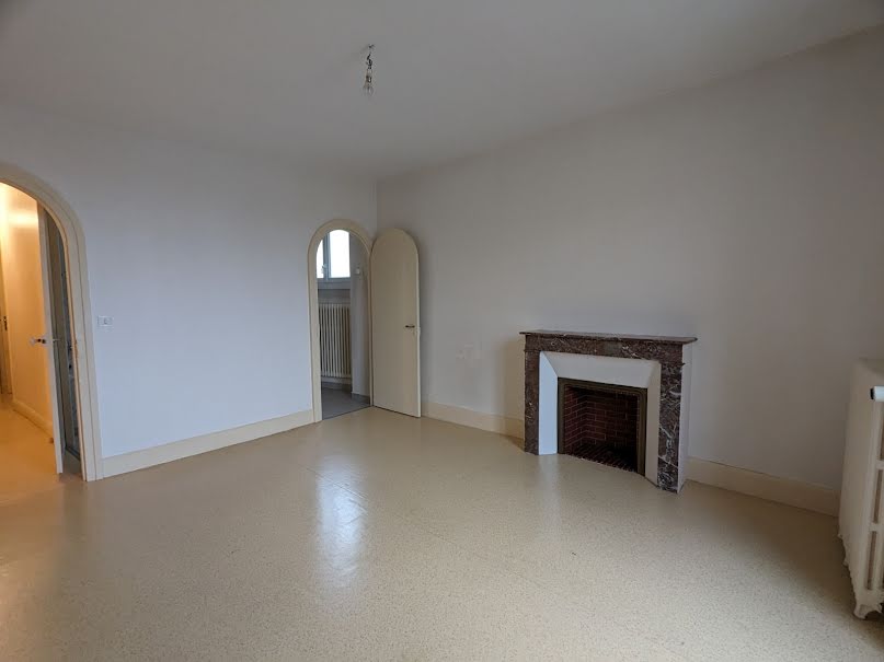 Location  appartement 4 pièces 100 m² à Issoudun (36100), 525 €