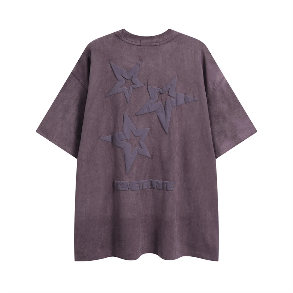 Camiseta para niño con estampado de estrella de cinco puntas, manga corta y efecto puff, ideal para un look moderno y cómodo.