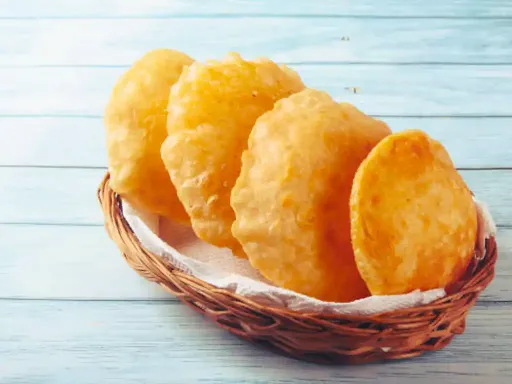 5 Poori+Aloo Stuffed Kachori [2 Pieces]+Aloo Ki Sabzi [500 Ml]