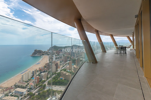 Apartment with terrace and pool 3