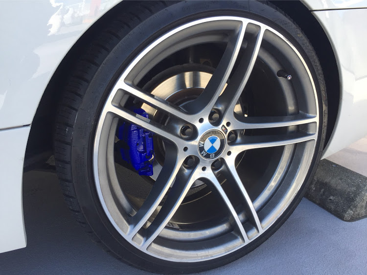 3シリーズ クーペのBMW  E92・ブレーキキャリパー塗装・耐熱塗装に関するカスタム事例の投稿画像1枚目