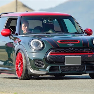 ミニ ハッチバック JCW