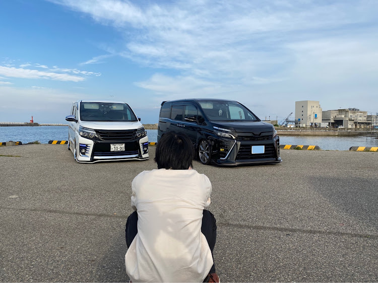 ヴォクシーの撮影会・梅雨入り間近に関するカスタム事例の投稿画像3枚目
