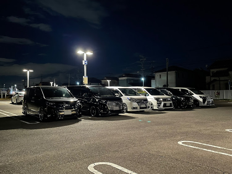 ヴォクシーのヴァレンティ感謝祭・車好きと繋がりたい・プチMT・いつメンに感謝・夜勤に関するカスタム事例の投稿画像1枚目