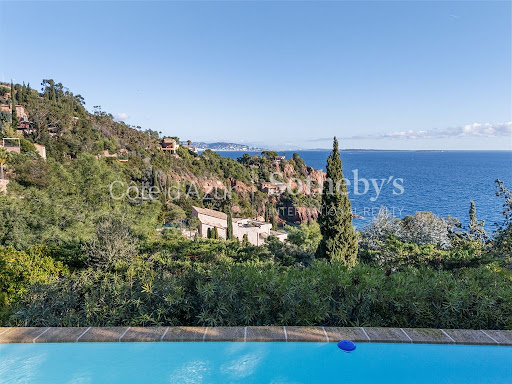 Villa avec piscine en bord de mer 2