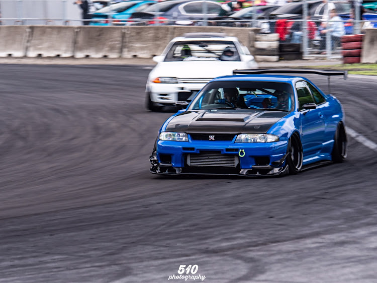 スカイライン GT-Rのスカイライン・BCNR33・stance・Static・走行写真に関するカスタム事例の投稿画像1枚目