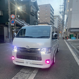 ハイエースバン TRH200V