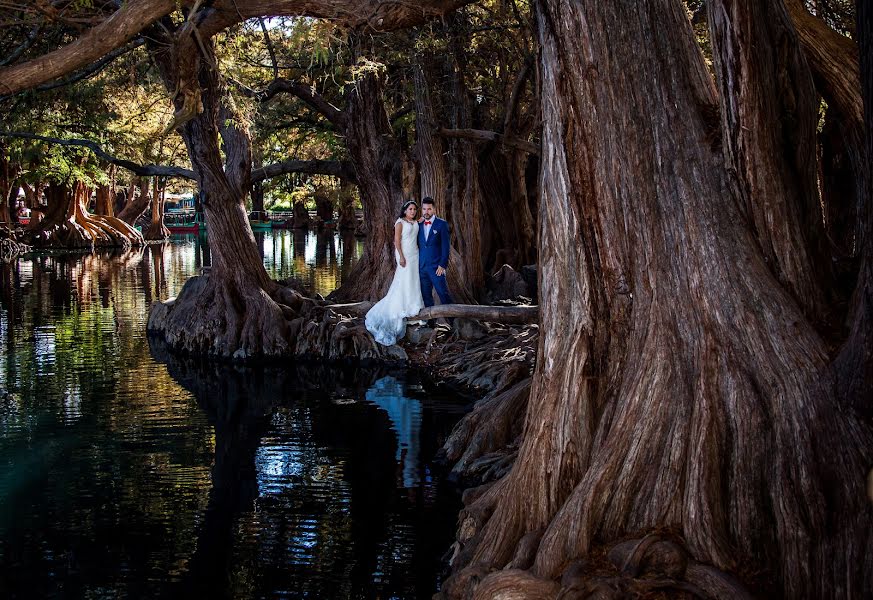 Fotógrafo de bodas Cuauhtémoc Bello (flashbackartfil). Foto del 5 de diciembre 2017